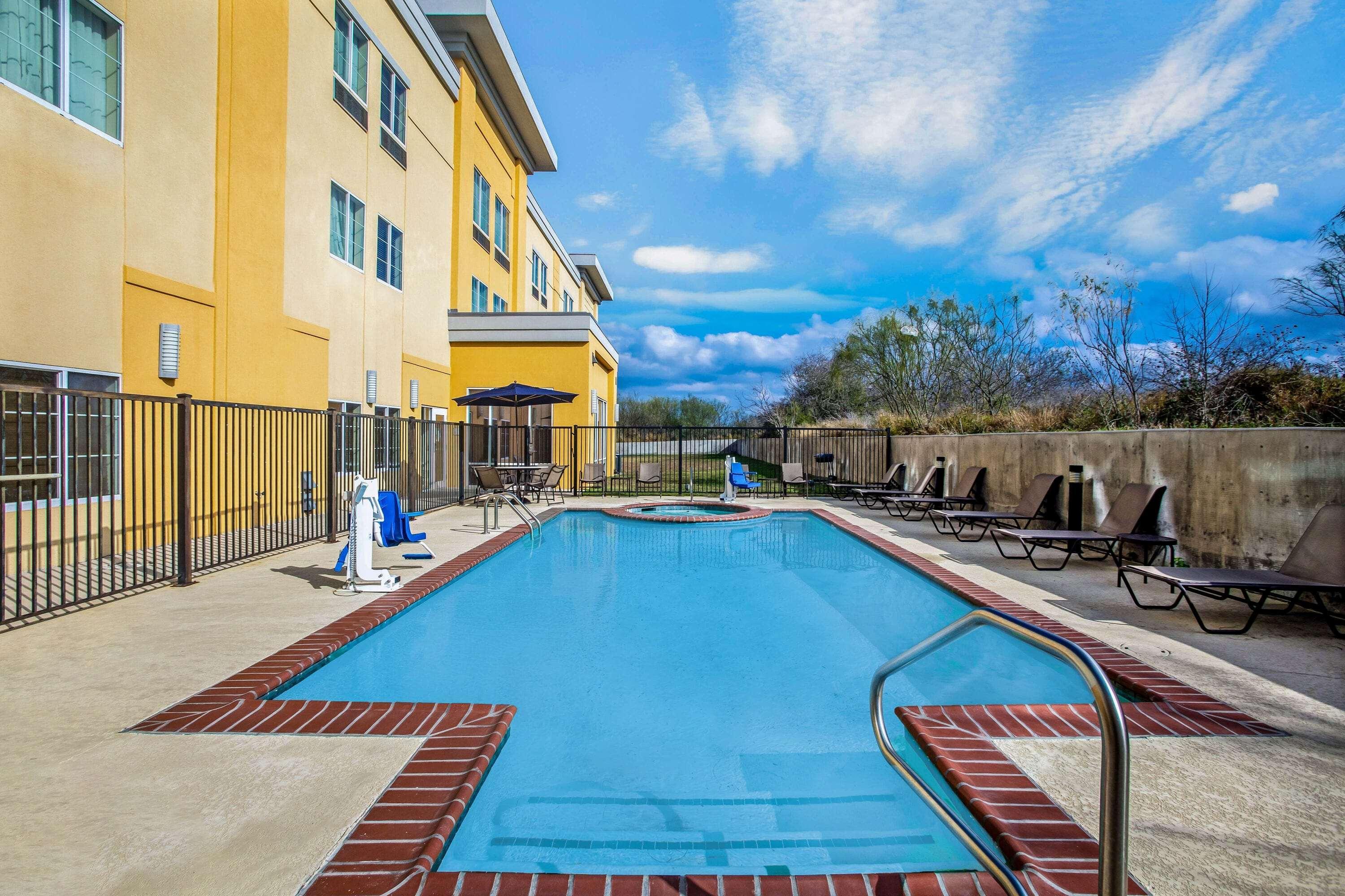 La Quinta By Wyndham Karnes City - Kenedy Exterior photo